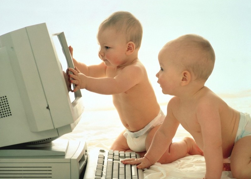 Imagem a enviar no postal: Bebés e Computador